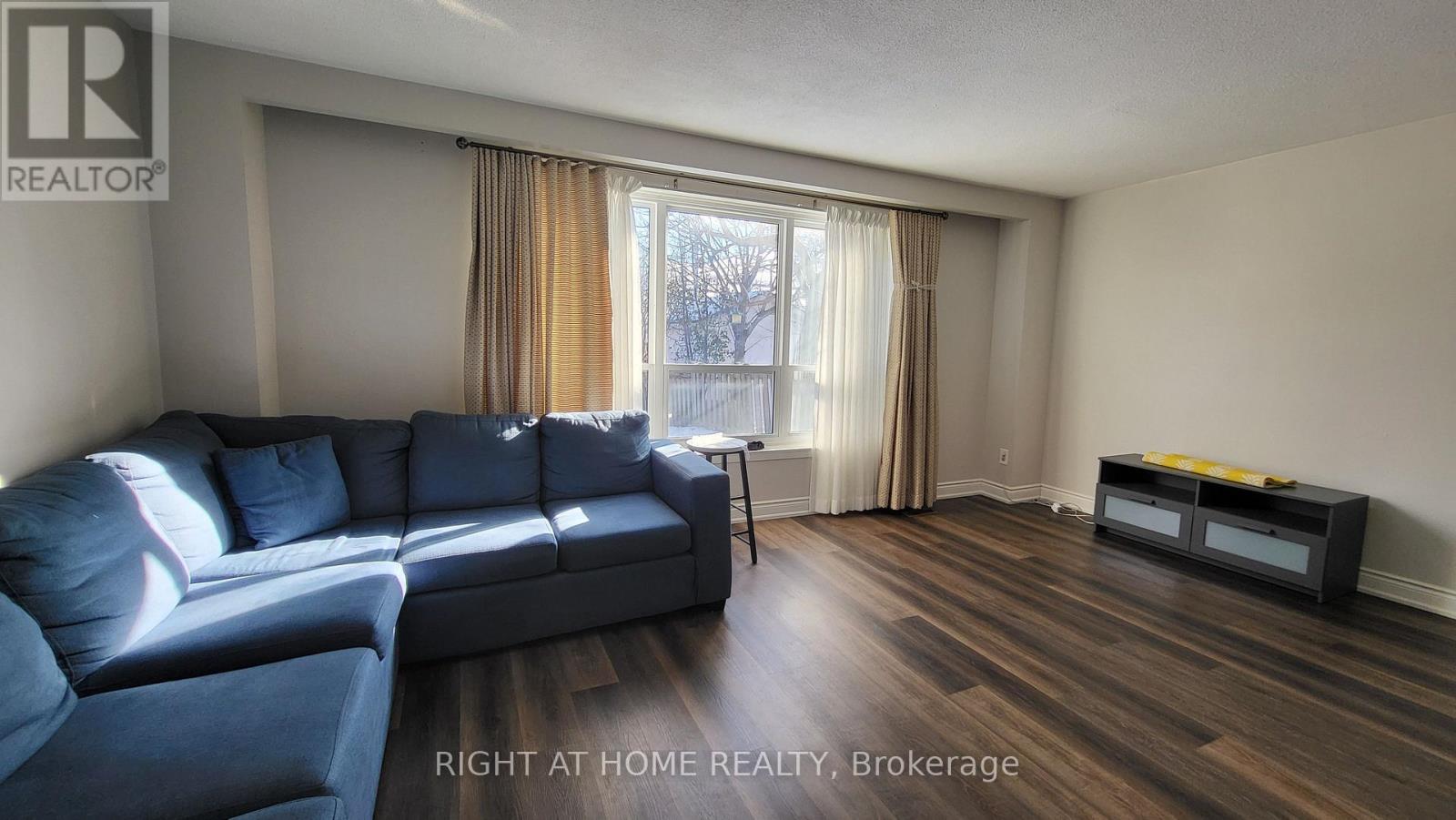 626 Abana Road, Mississauga, Ontario  L5A 1H4 - Photo 3 - W12631710
