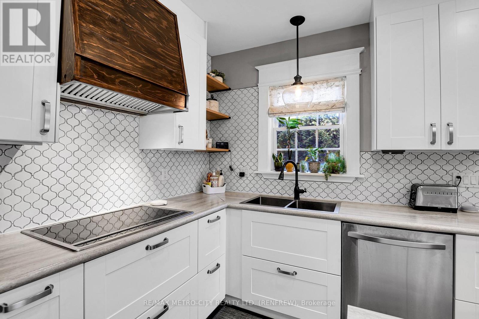 298 Barr Street, Renfrew, Ontario  K7V 1J8 - Photo 16 - X12434344