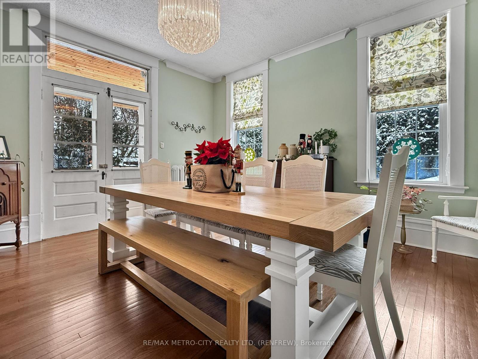 298 Barr Street, Renfrew, Ontario  K7V 1J8 - Photo 13 - X12434344