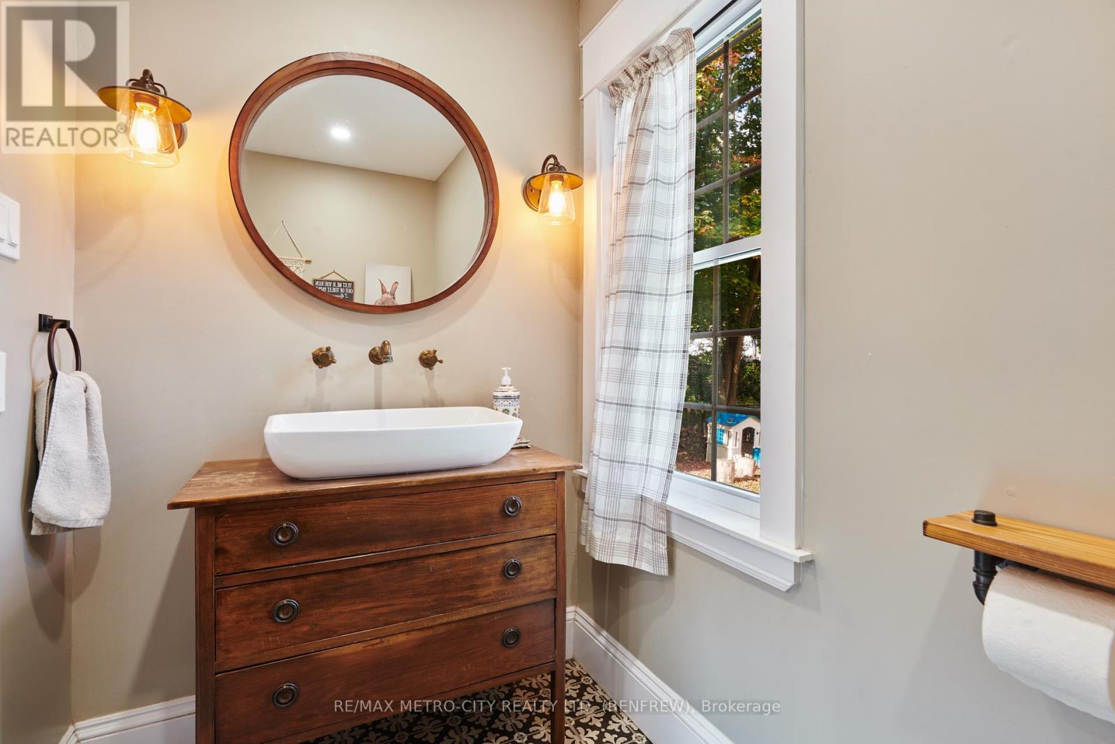 298 Barr Street, Renfrew, Ontario  K7V 1J8 - Photo 21 - X12434344