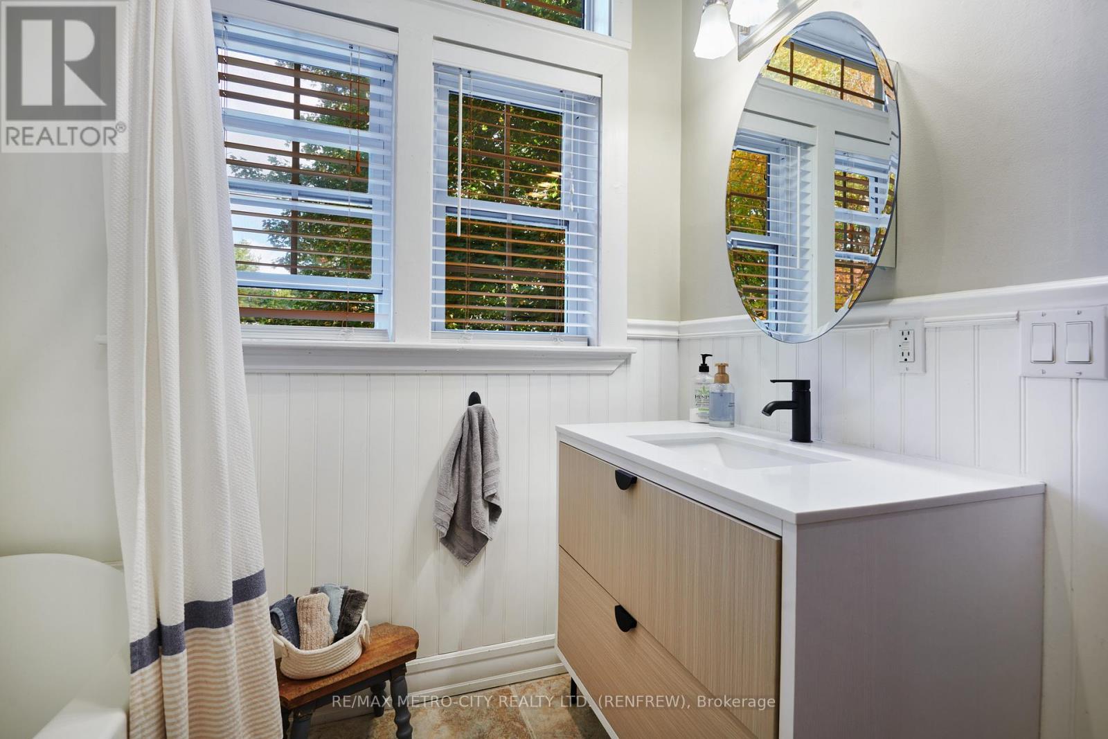 298 Barr Street, Renfrew, Ontario  K7V 1J8 - Photo 26 - X12434344