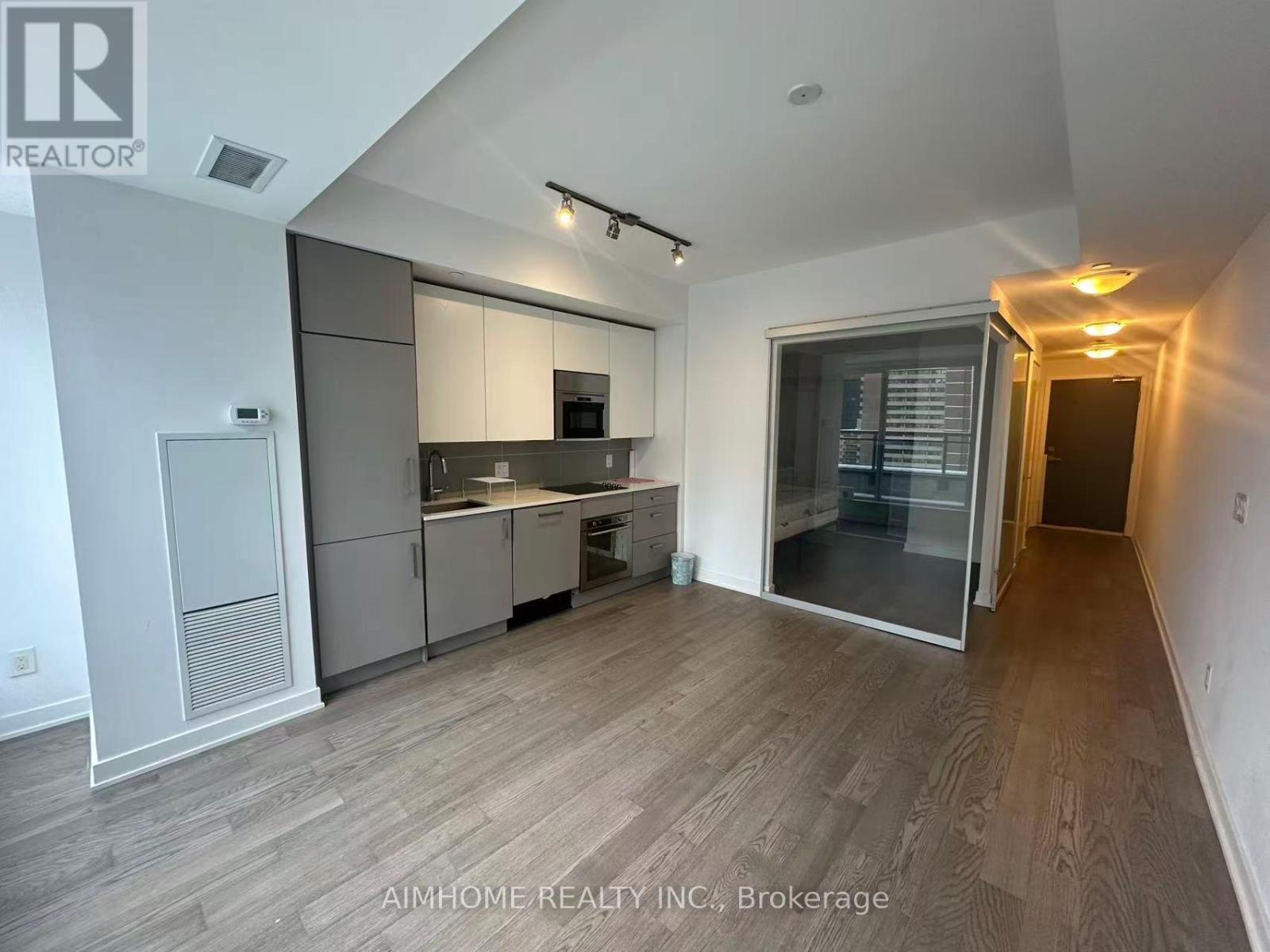 1104 - 17 Dundonald Street, Toronto, Ontario  M4Y 0E4 - Photo 5 - C12484934