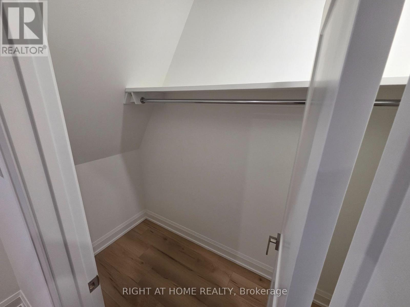 3 - 55 Camberwell Road, Toronto, Ontario  M6C 3E7 - Photo 16 - C12631742