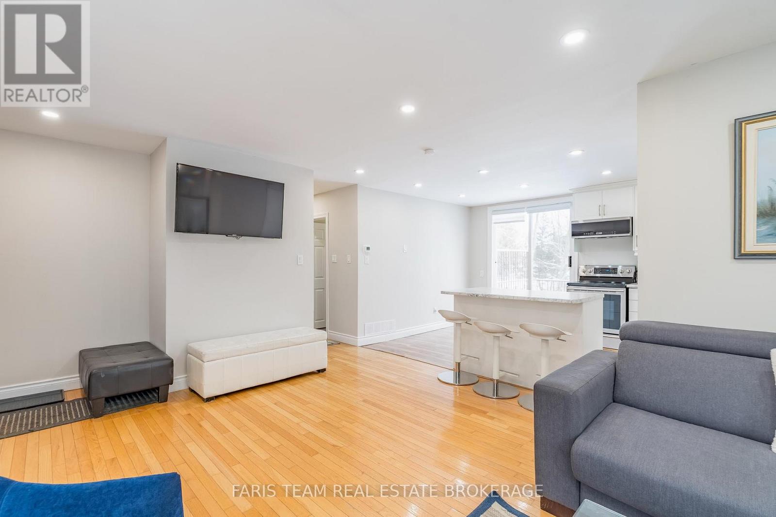 137 1st Avenue, Tay (Port Mcnicoll), Ontario  L0K 1R0 - Photo 12 - S12631778