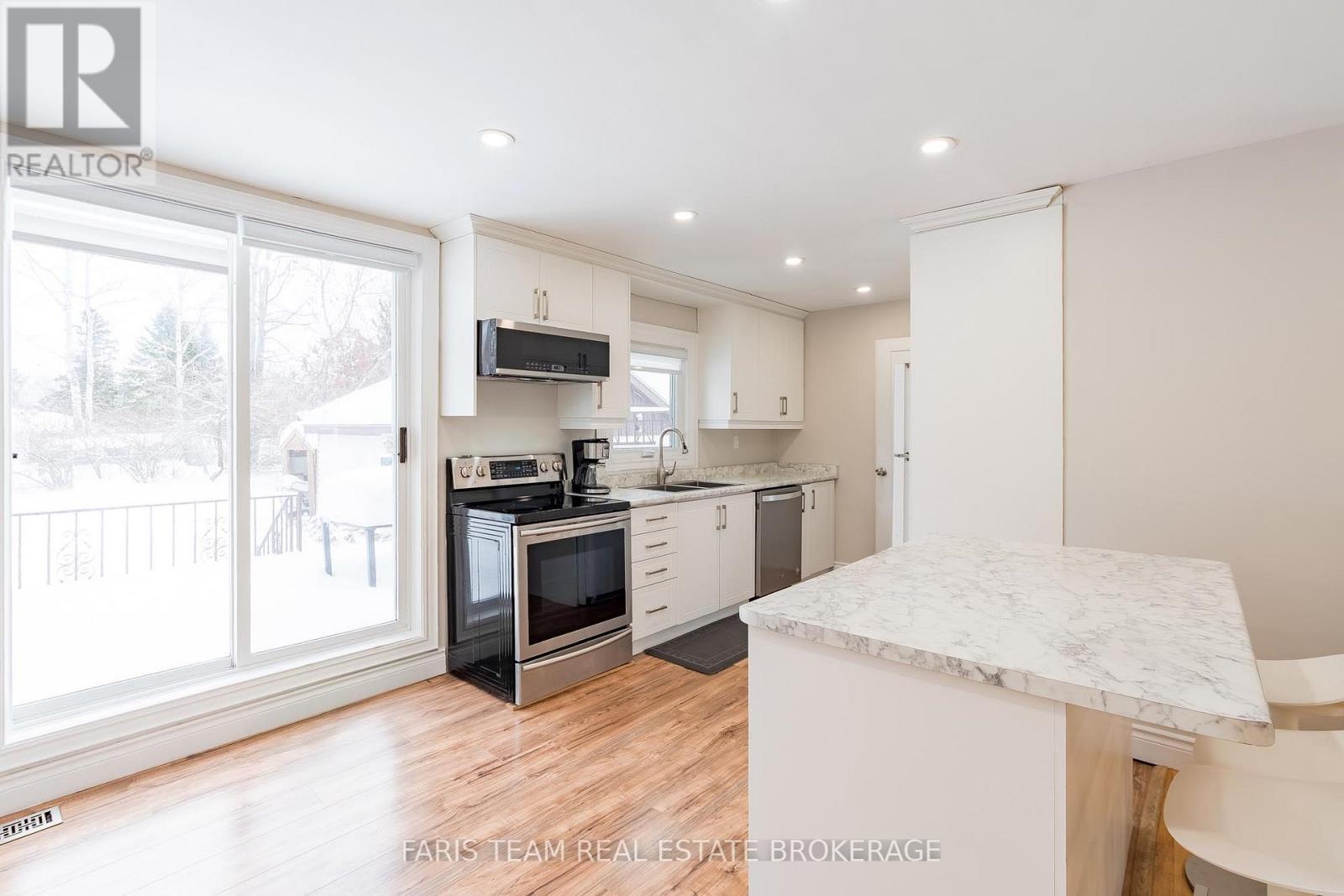 137 1st Avenue, Tay (Port Mcnicoll), Ontario  L0K 1R0 - Photo 4 - S12631778