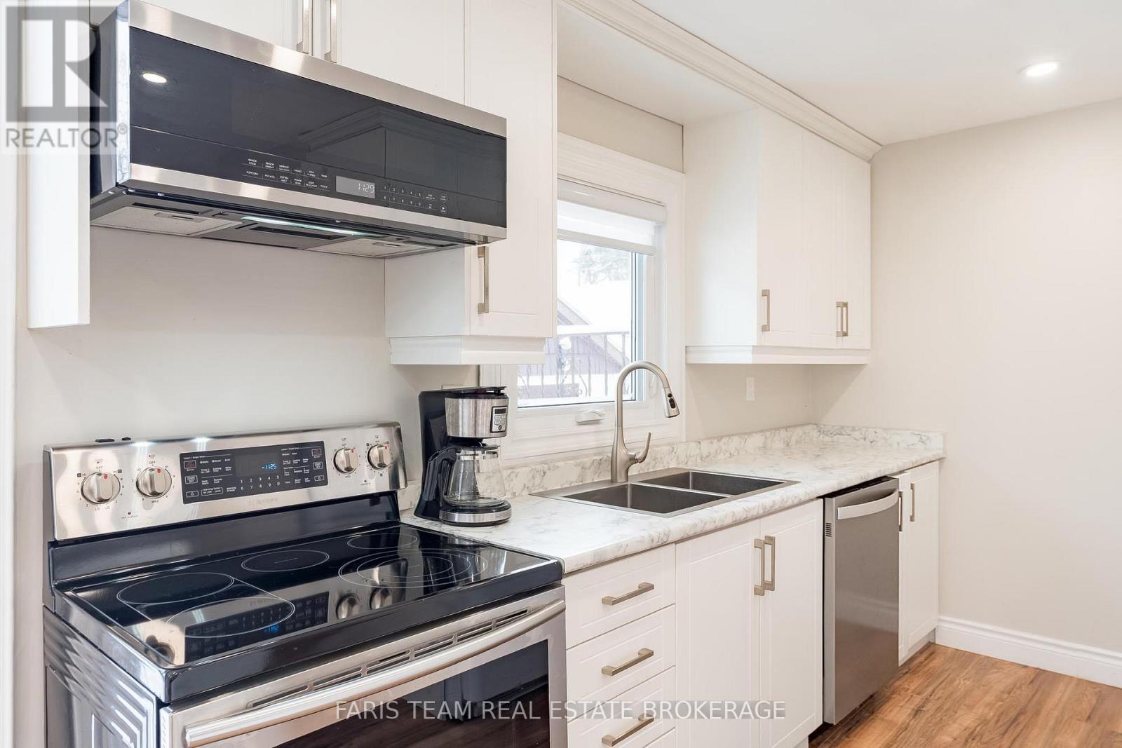 137 1st Avenue, Tay (Port Mcnicoll), Ontario  L0K 1R0 - Photo 6 - S12631778