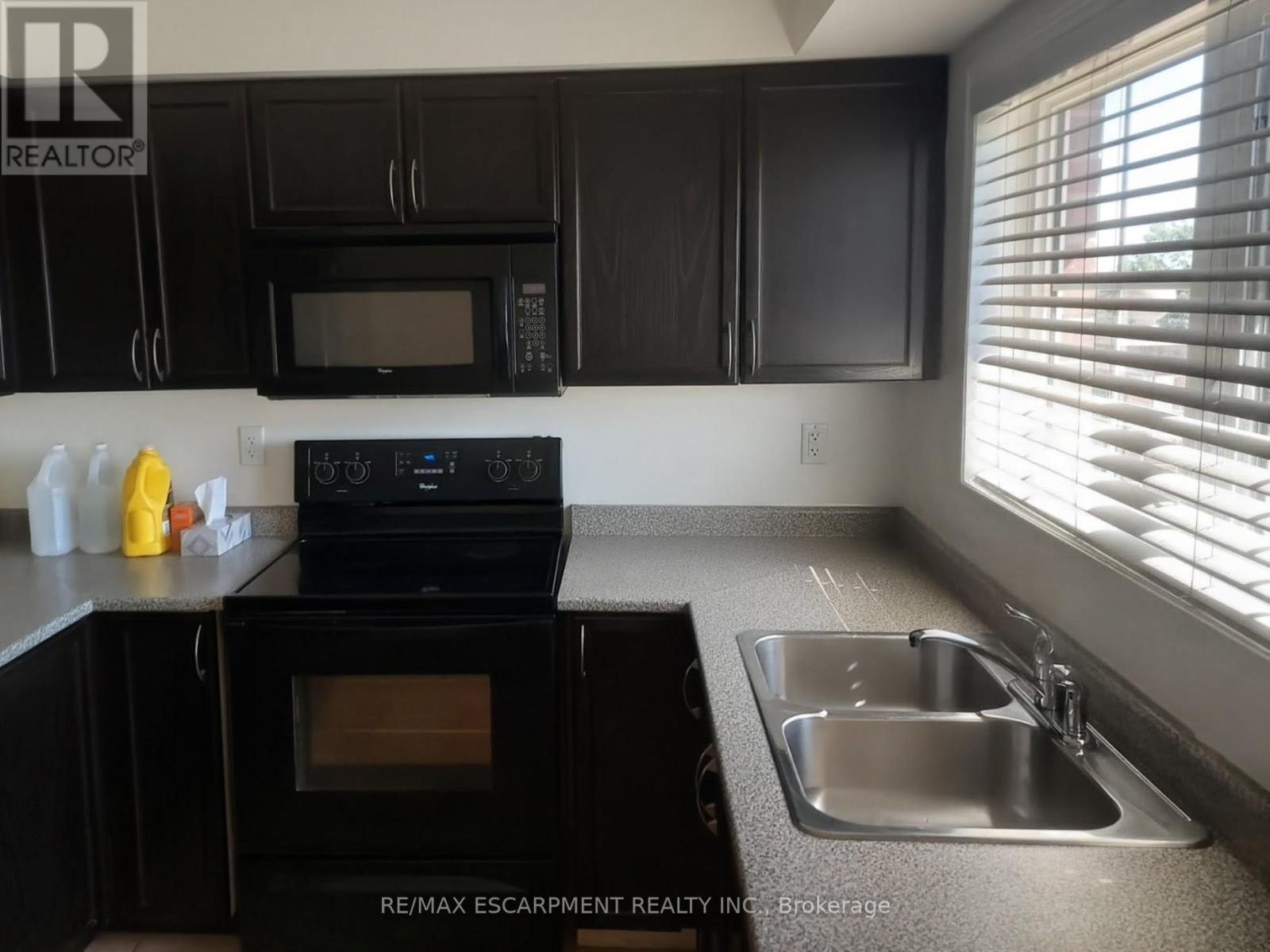 8 - 2579 Sixth Line, Oakville, Ontario  L6H 0H7 - Photo 2 - W12631750