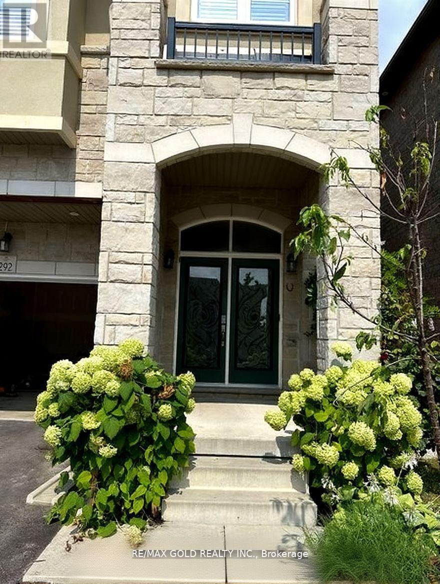 292 Remembrance Drive, Brampton (Northwest Brampton), Ontario  L7A 4J3 - Photo 2 - W12631766