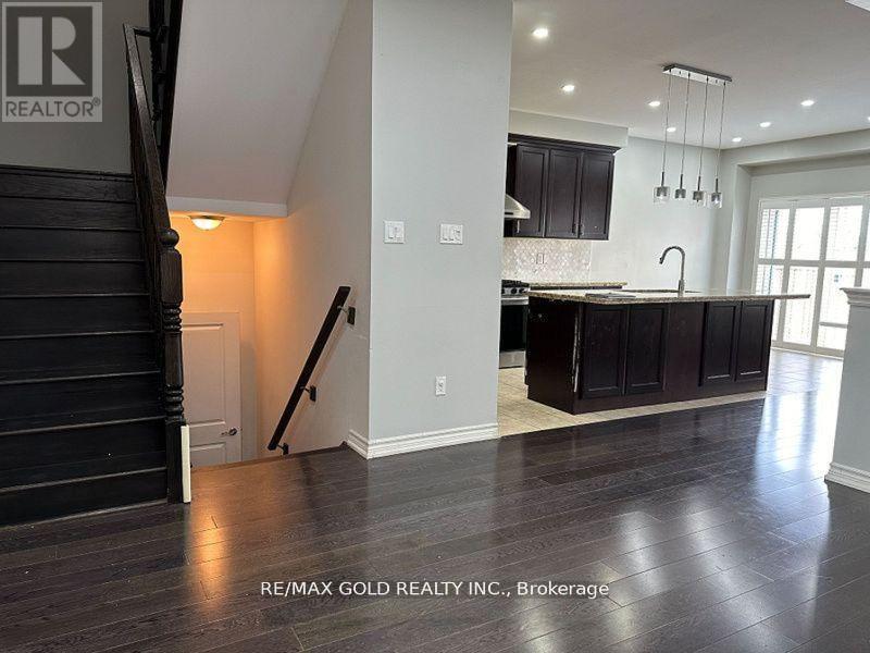 292 Remembrance Drive, Brampton (Northwest Brampton), Ontario  L7A 4J3 - Photo 5 - W12631766