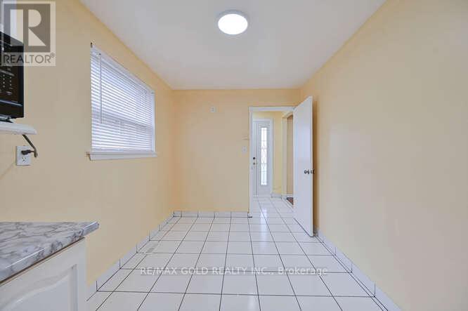 3274 Clara Drive, Mississauga (Malton), Ontario  L4T 2C7 - Photo 13 - W12631768