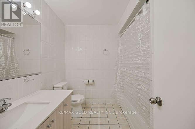 3274 Clara Drive, Mississauga (Malton), Ontario  L4T 2C7 - Photo 17 - W12631768