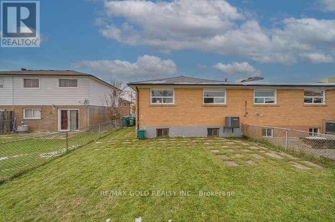 3274 Clara Drive, Mississauga (Malton), Ontario  L4T 2C7 - Photo 37 - W12631768