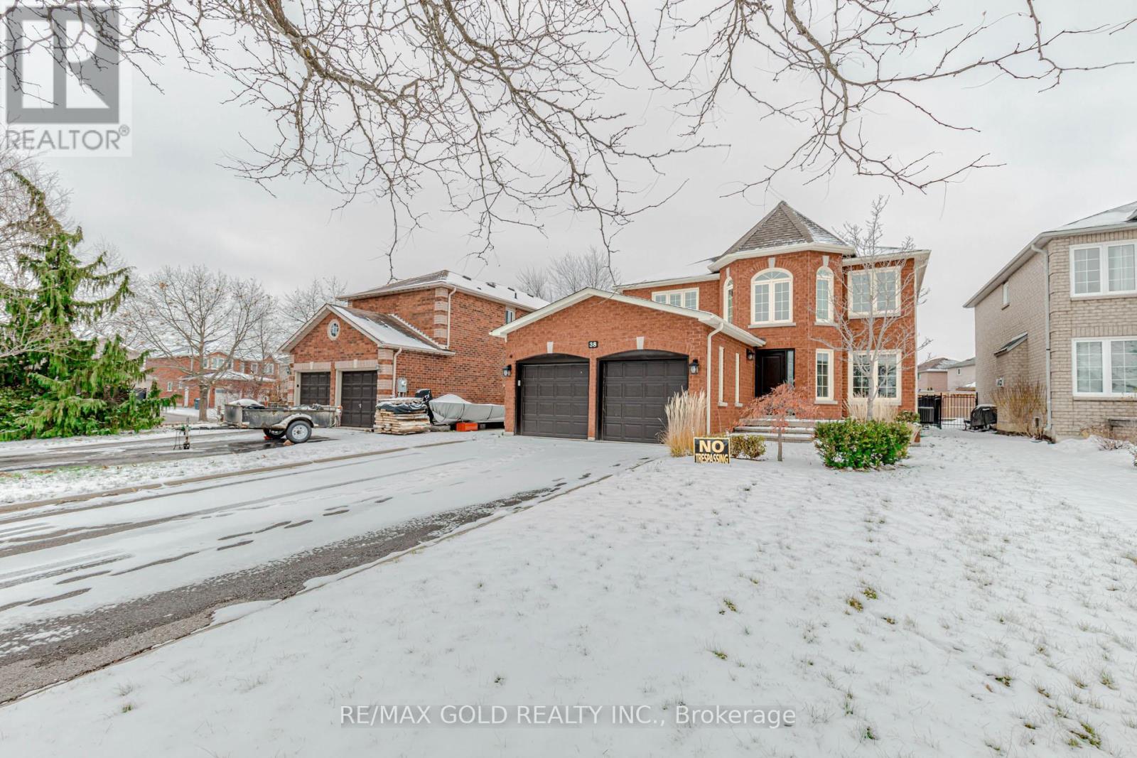 38 Esposito Drive, Caledon, Ontario  L7E 1T4 - Photo 2 - W12631772