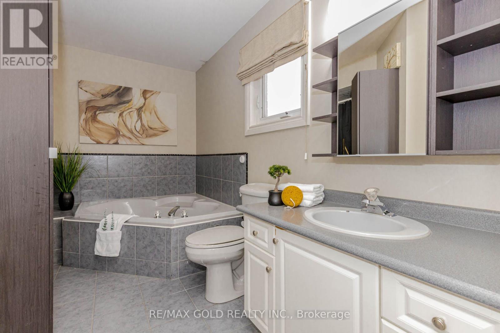 38 Esposito Drive, Caledon, Ontario  L7E 1T4 - Photo 23 - W12631772