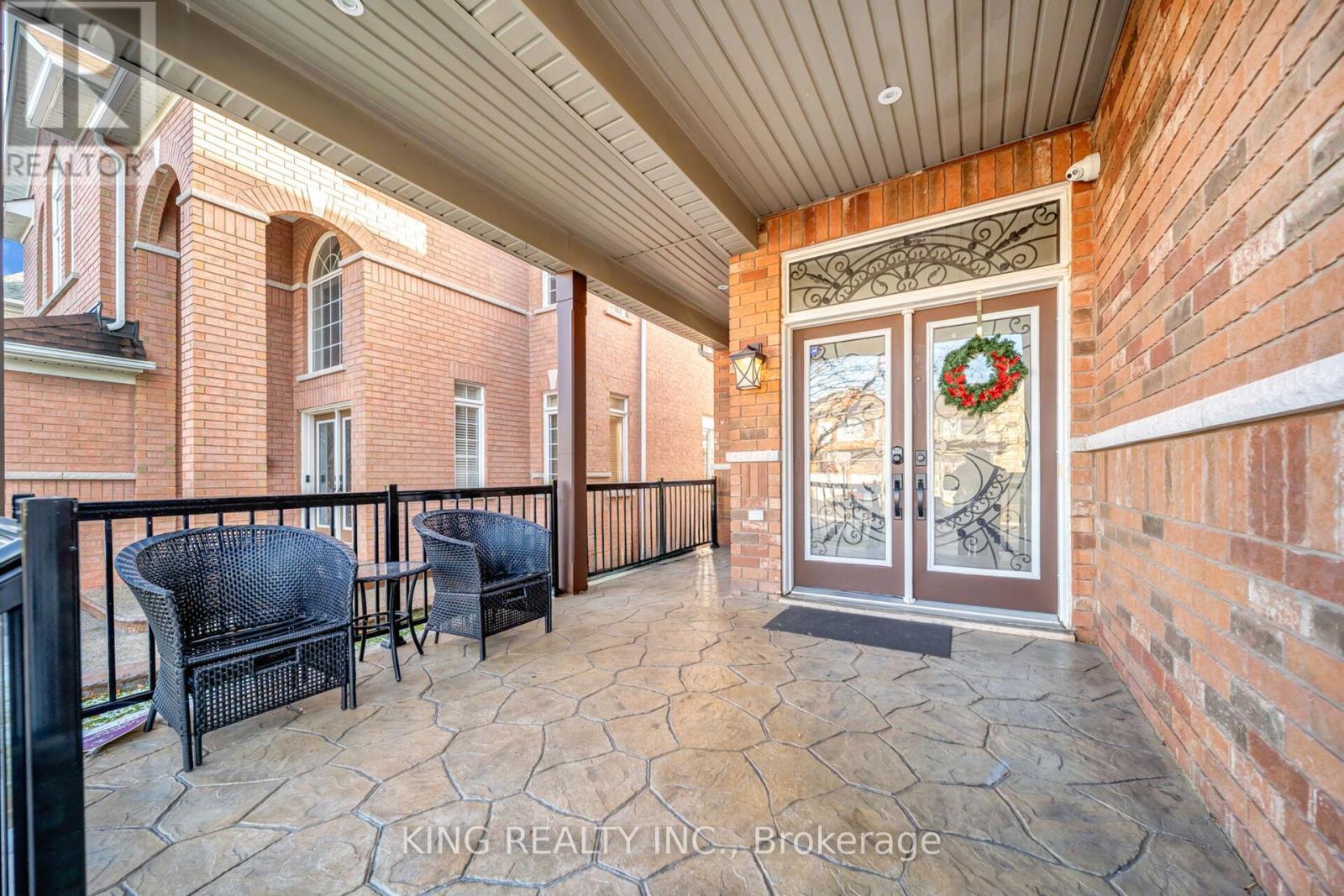 14 Seahorse Avenue, Brampton (Madoc), Ontario  L6V 4P3 - Photo 2 - W12631776