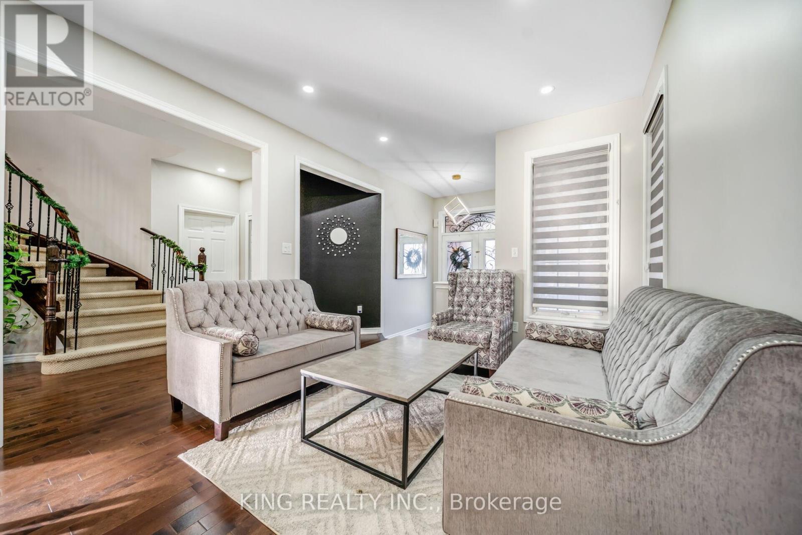 14 Seahorse Avenue, Brampton (Madoc), Ontario  L6V 4P3 - Photo 5 - W12631776