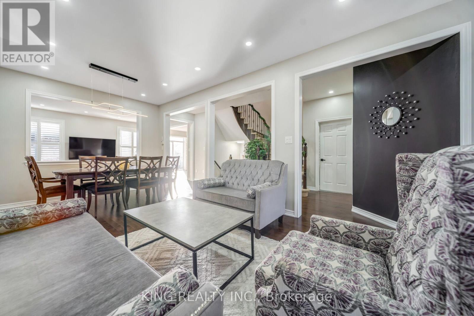 14 Seahorse Avenue, Brampton (Madoc), Ontario  L6V 4P3 - Photo 7 - W12631776