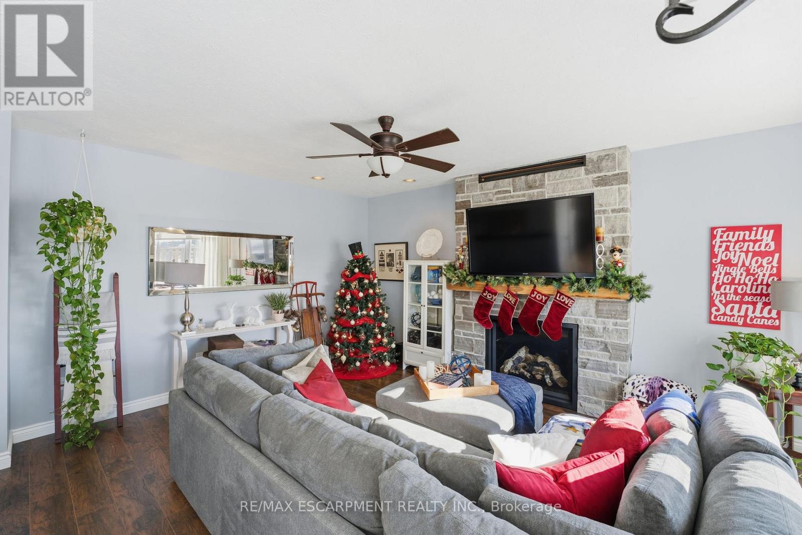 5940 Young Street, Grimsby, Ontario  L0R 2A0 - Photo 12 - X12631756