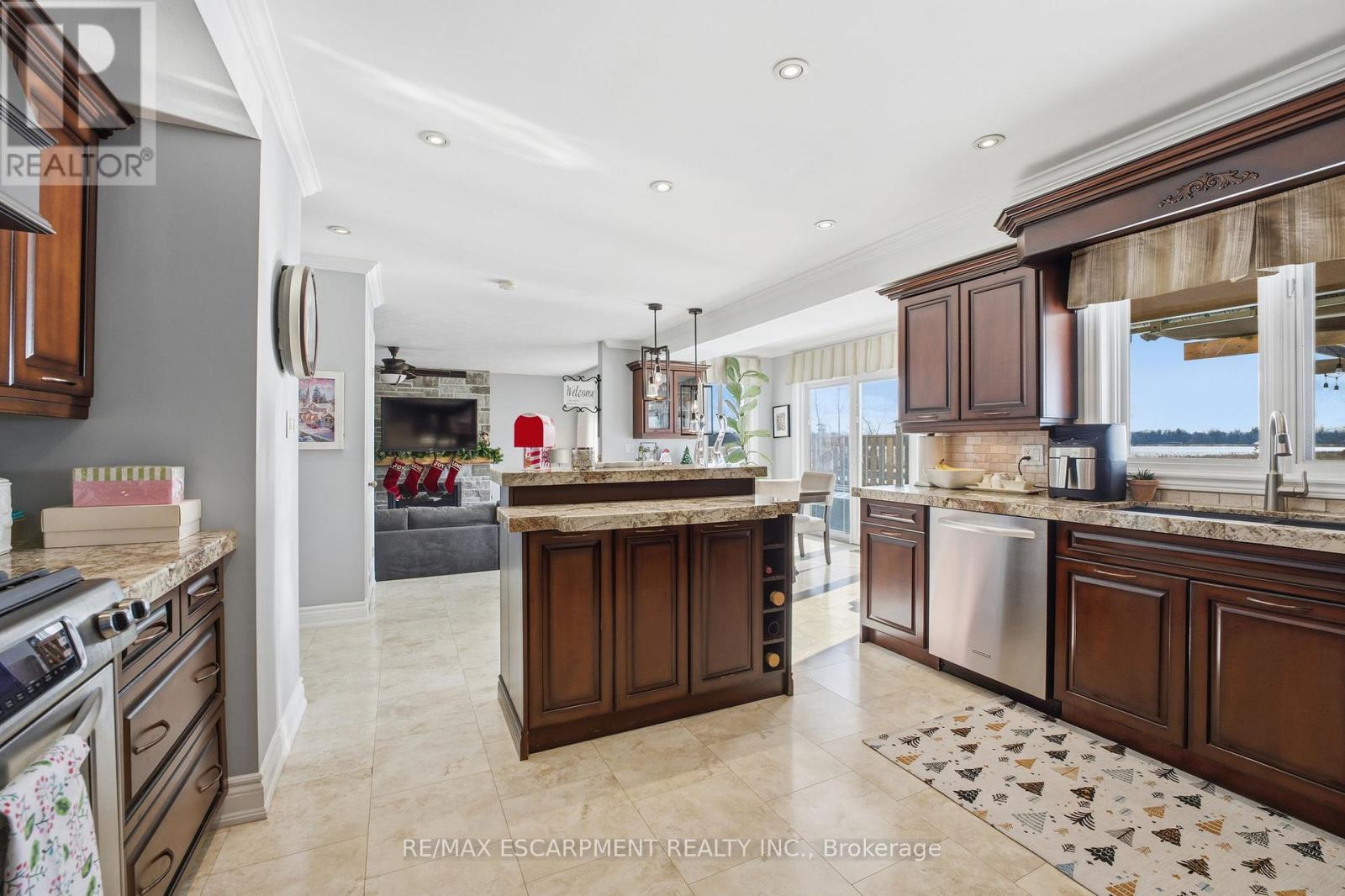 5940 Young Street, Grimsby, Ontario  L0R 2A0 - Photo 8 - X12631756