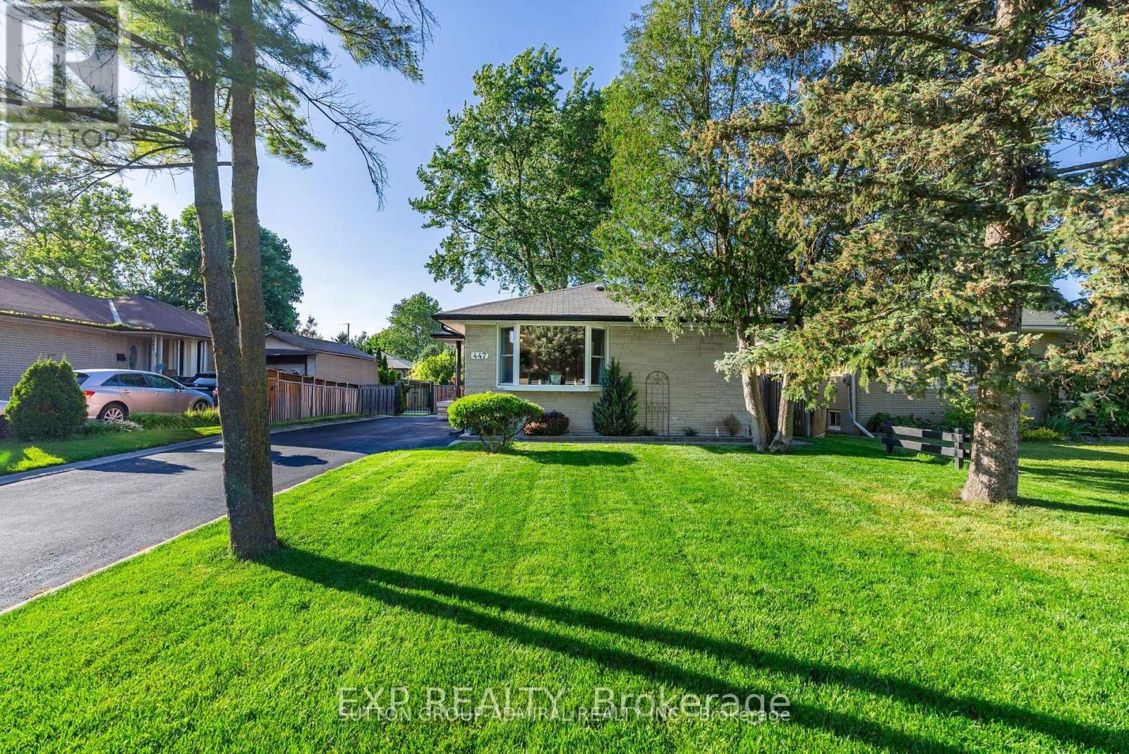 447 Taylor Mills Drive, Richmond Hill, Ontario  L4C 2T3 - Photo 2 - N12630844