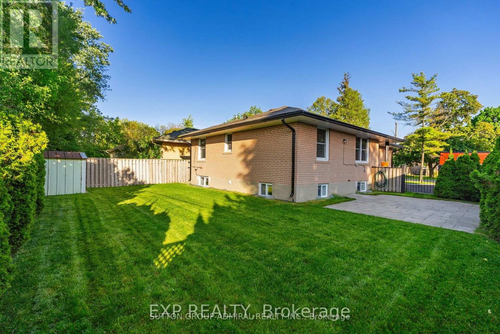 447 Taylor Mills Drive, Richmond Hill, Ontario  L4C 2T3 - Photo 3 - N12630844