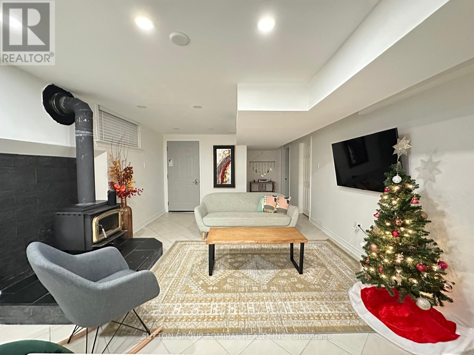 447 Taylor Mills Drive, Richmond Hill, Ontario  L4C 2T3 - Photo 8 - N12630844