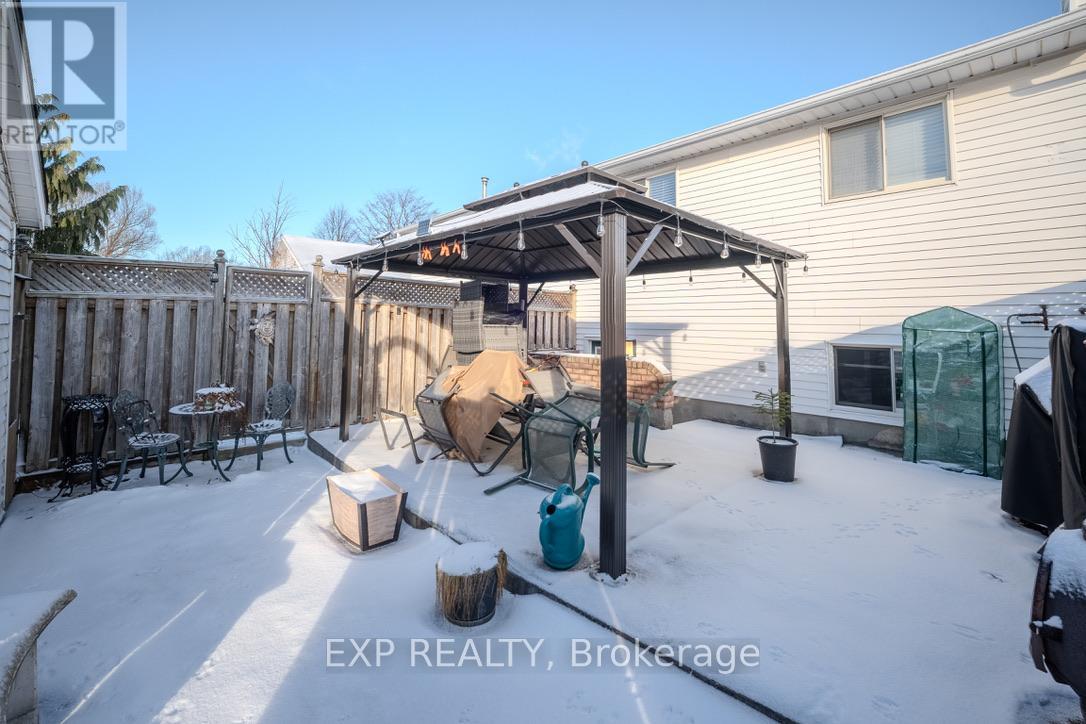 6166 Wildrose Crescent, Niagara Falls (Oldfield), Ontario  L2G 7T3 - Photo 4 - X12631788