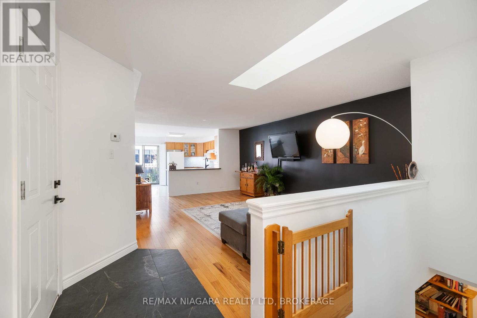 14 - 165 Main Street E, Grimsby (Grimsby East), Ontario  L3M 1P2 - Photo 5 - X12631806