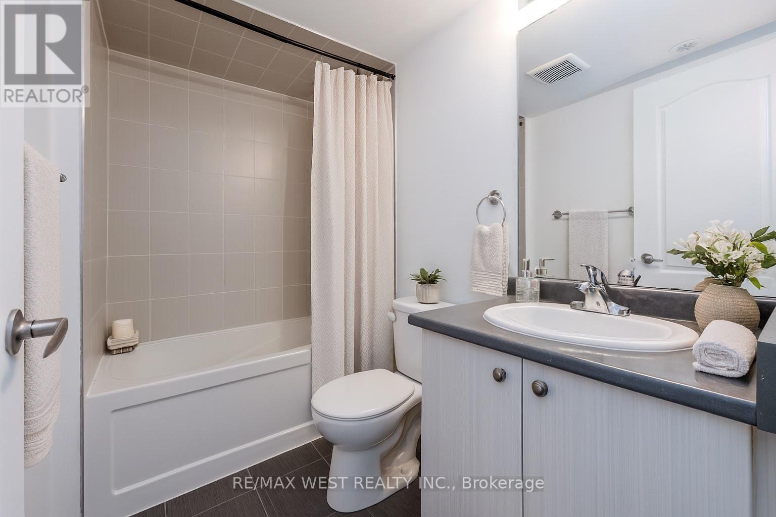 120 - 11 Applewood Lane, Toronto, Ontario  M9C 0C1 - Photo 5 - W12586114