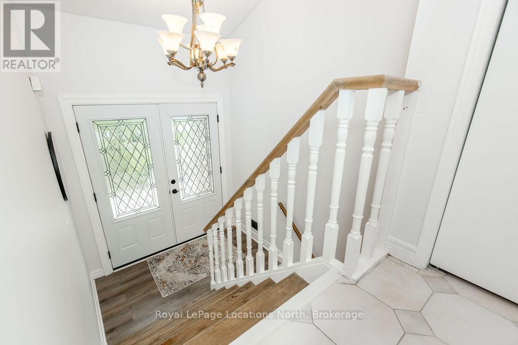 3 51st Street, Wasaga Beach, Ontario  L9Z 1X5 - Photo 3 - S12631818