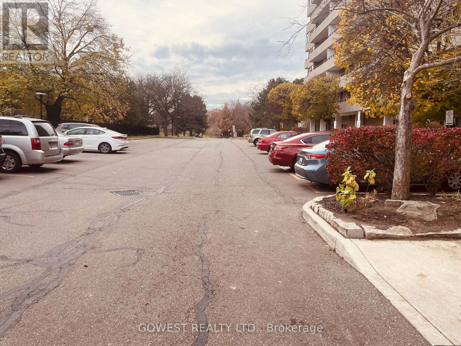 812 - 1320 Mississauga Valley Boulevard, Mississauga, Ontario  L5A 3S9 - Photo 2 - W12631784