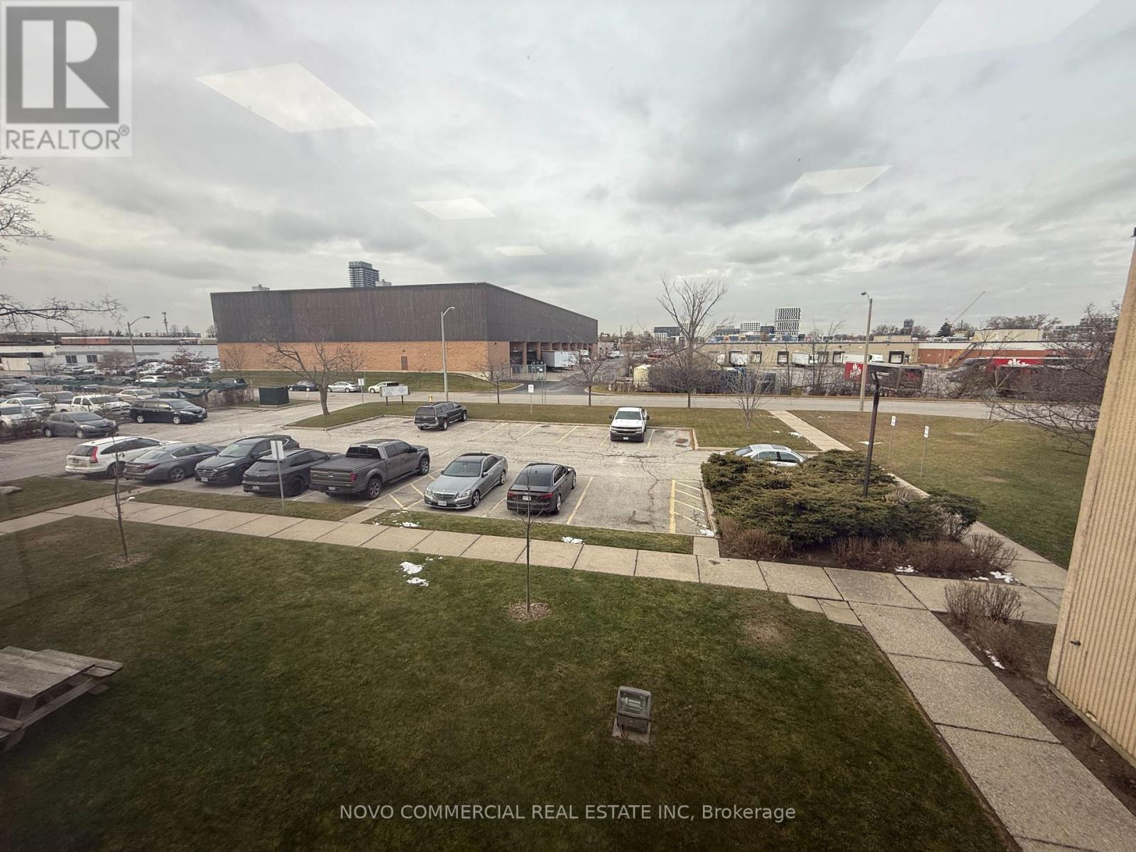 201 - 43 Goldthorne Avenue, Toronto, Ontario M8Z 5S7 - Photo 11 - W12631800