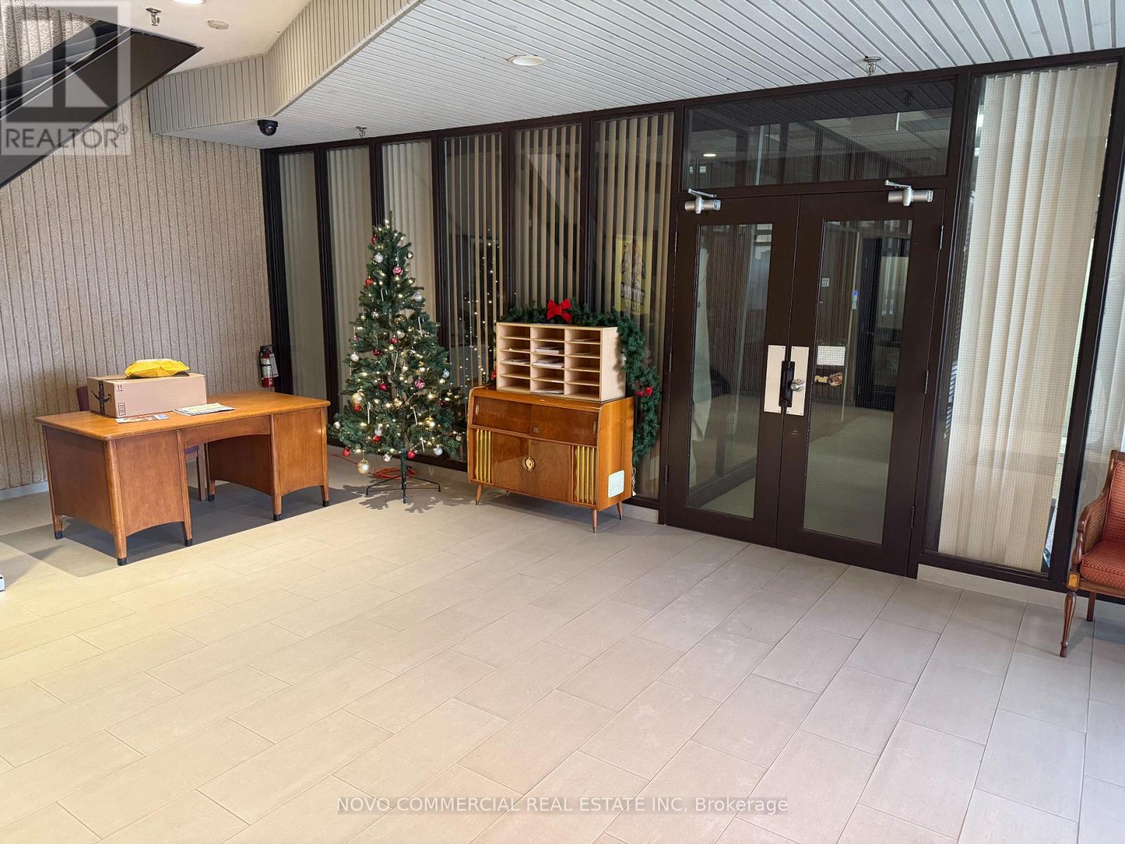 201 - 43 Goldthorne Avenue, Toronto, Ontario M8Z 5S7 - Photo 2 - W12631800