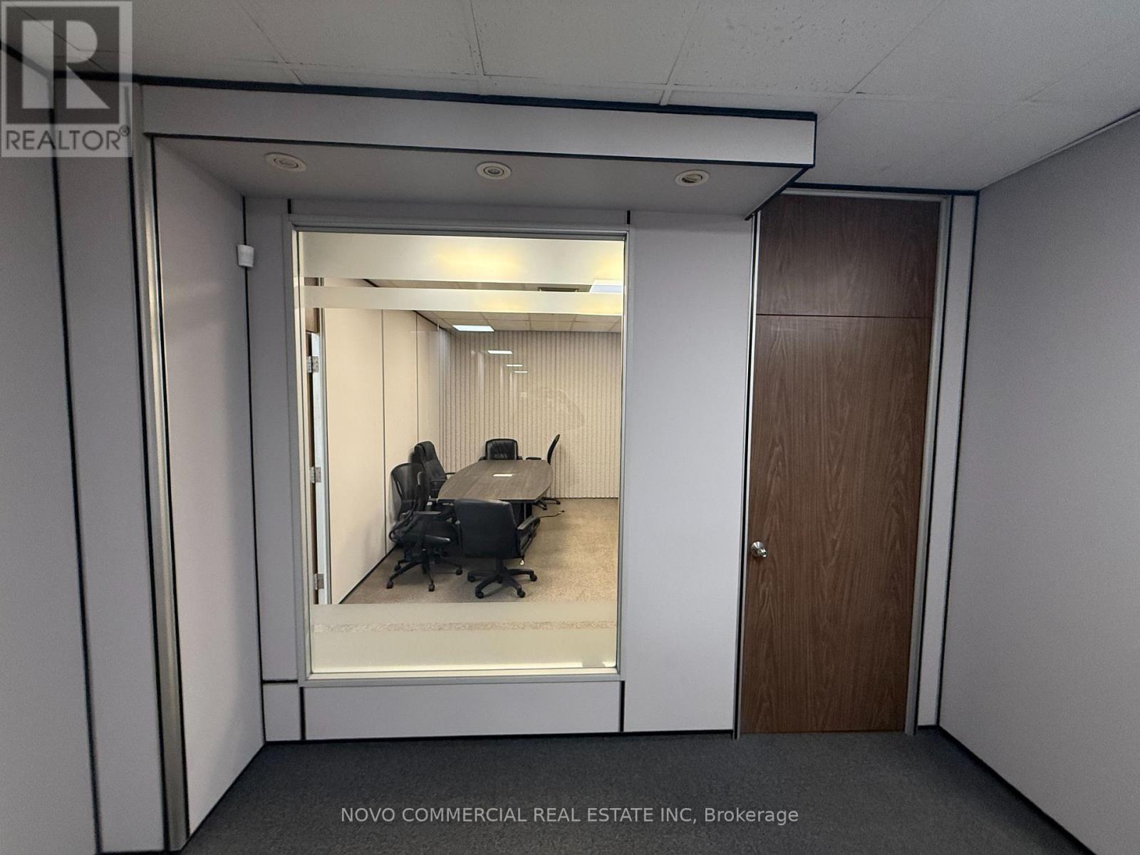 201 - 43 Goldthorne Avenue, Toronto, Ontario M8Z 5S7 - Photo 7 - W12631800