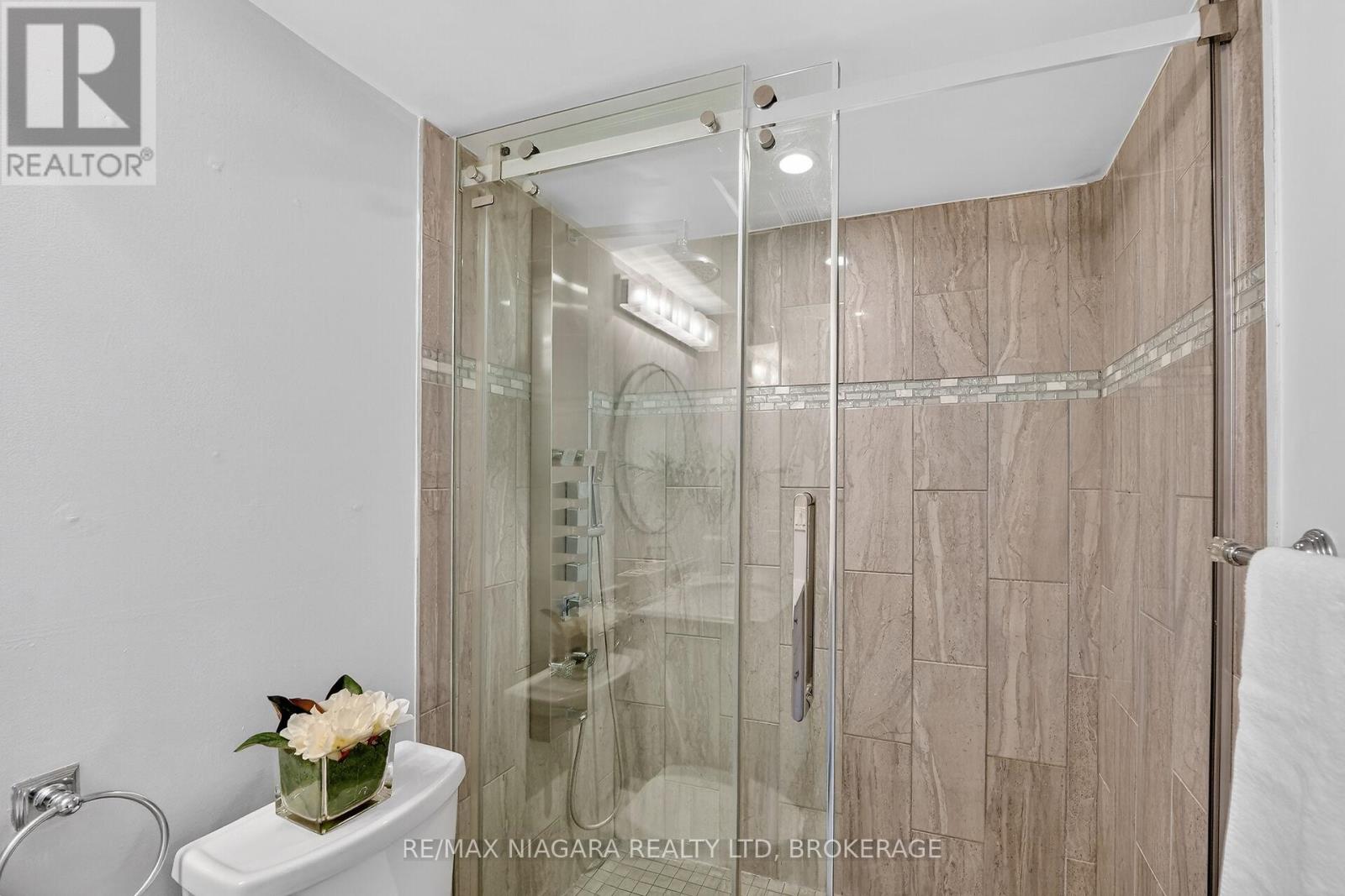 911 - 81 Scott Street, St. Catharines (Lakeport), Ontario  L2N 7L5 - Photo 16 - X12631836