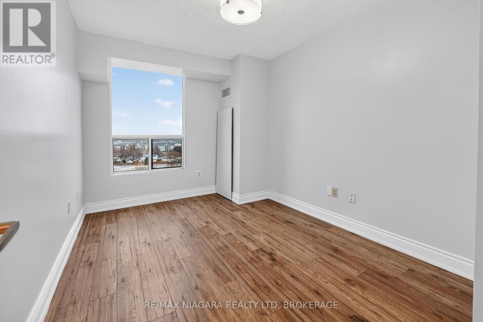 911 - 81 Scott Street, St. Catharines (Lakeport), Ontario  L2N 7L5 - Photo 17 - X12631836