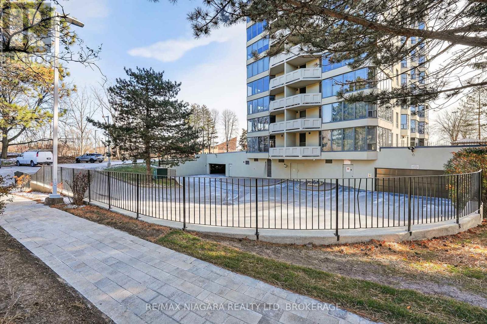 911 - 81 Scott Street, St. Catharines (Lakeport), Ontario  L2N 7L5 - Photo 32 - X12631836