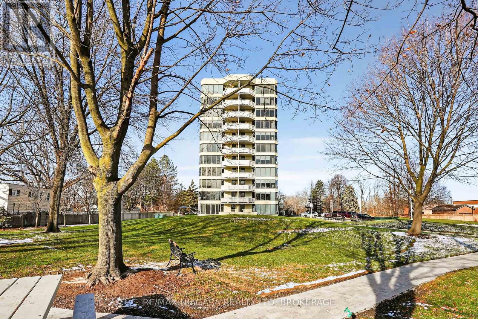 911 - 81 Scott Street, St. Catharines (Lakeport), Ontario  L2N 7L5 - Photo 37 - X12631836