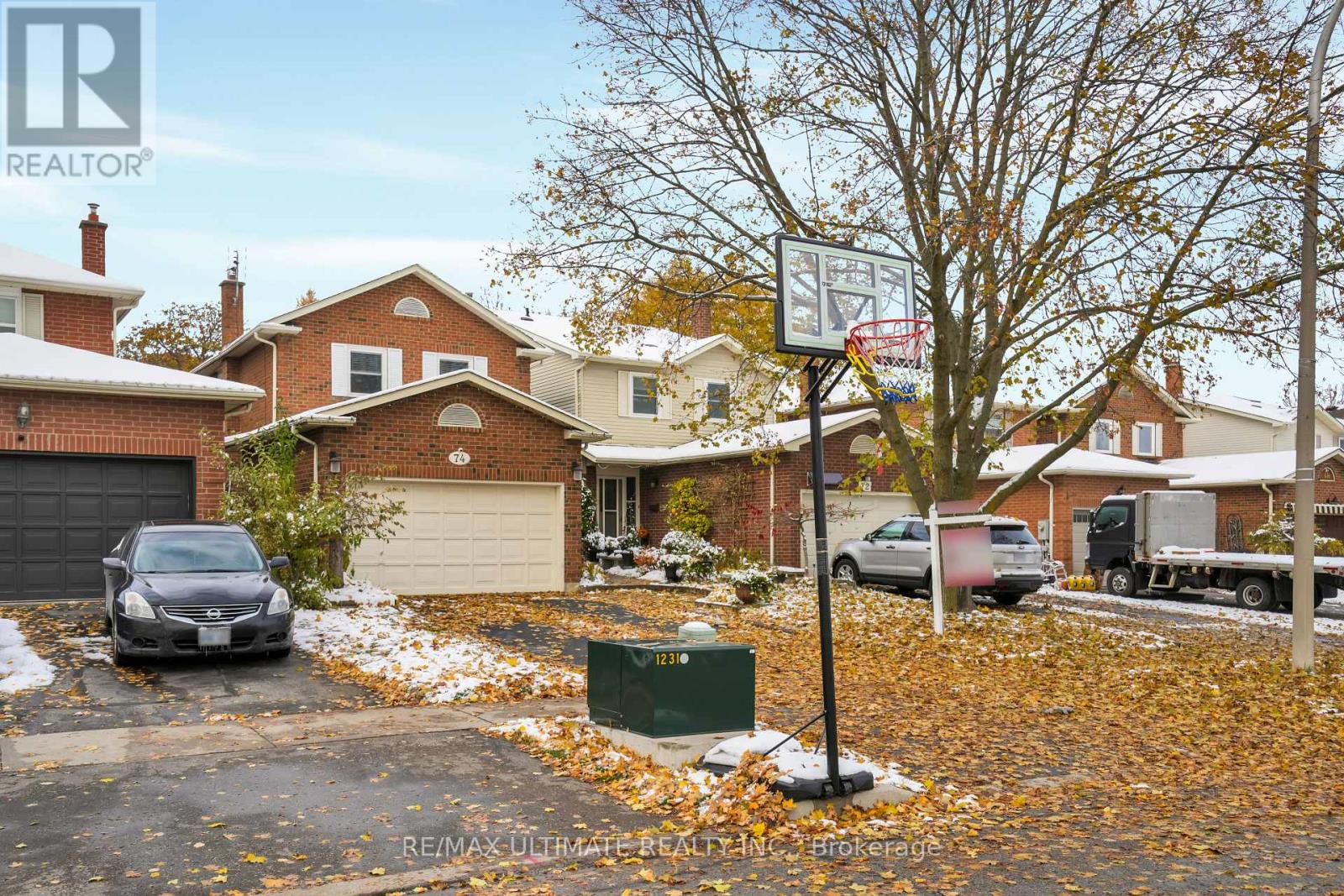 74 Robinson Crescent, Whitby, Ontario  L1N 6W5 - Photo 3 - E12631534