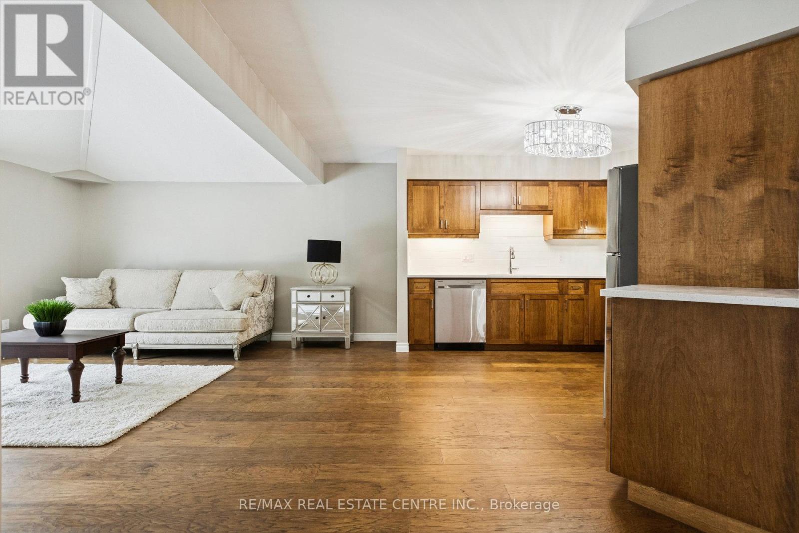 10 Periwinkle Way, Guelph, Ontario  N1L 1H8 - Photo 13 - X12609412