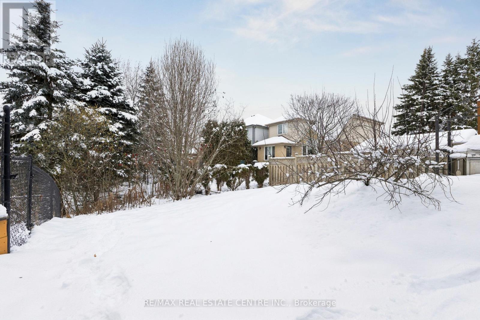 10 Periwinkle Way, Guelph, Ontario  N1L 1H8 - Photo 33 - X12609412