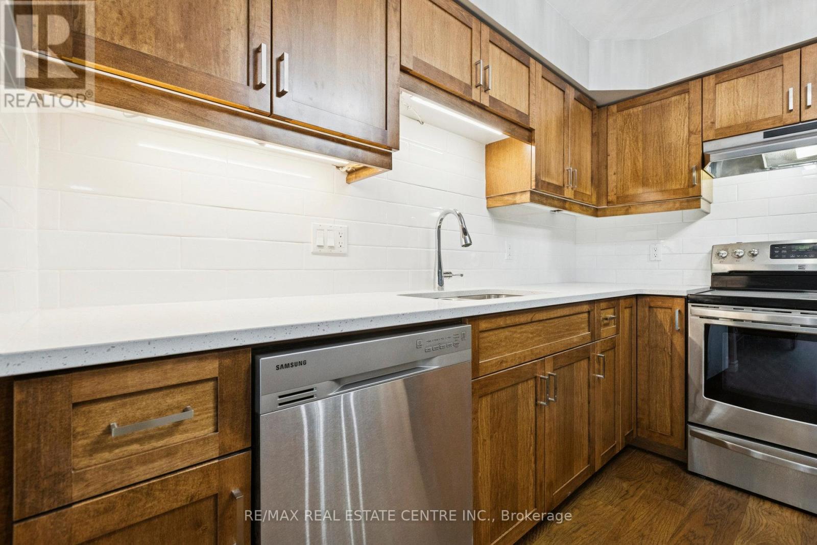 10 Periwinkle Way, Guelph, Ontario  N1L 1H8 - Photo 20 - X12609412