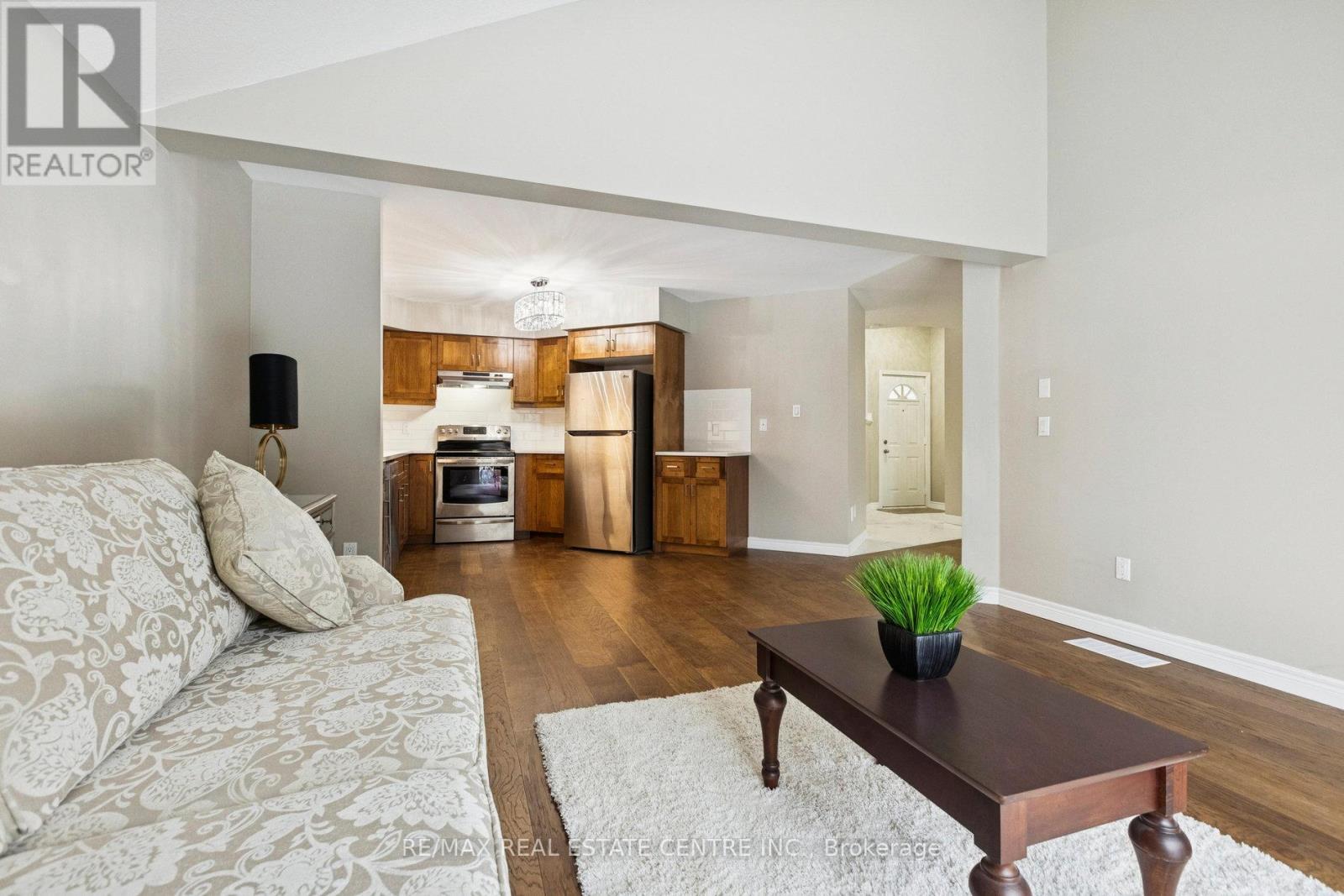 10 Periwinkle Way, Guelph, Ontario  N1L 1H8 - Photo 17 - X12609412