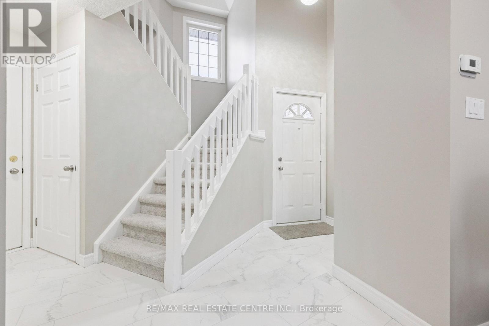 10 Periwinkle Way, Guelph, Ontario  N1L 1H8 - Photo 5 - X12609412