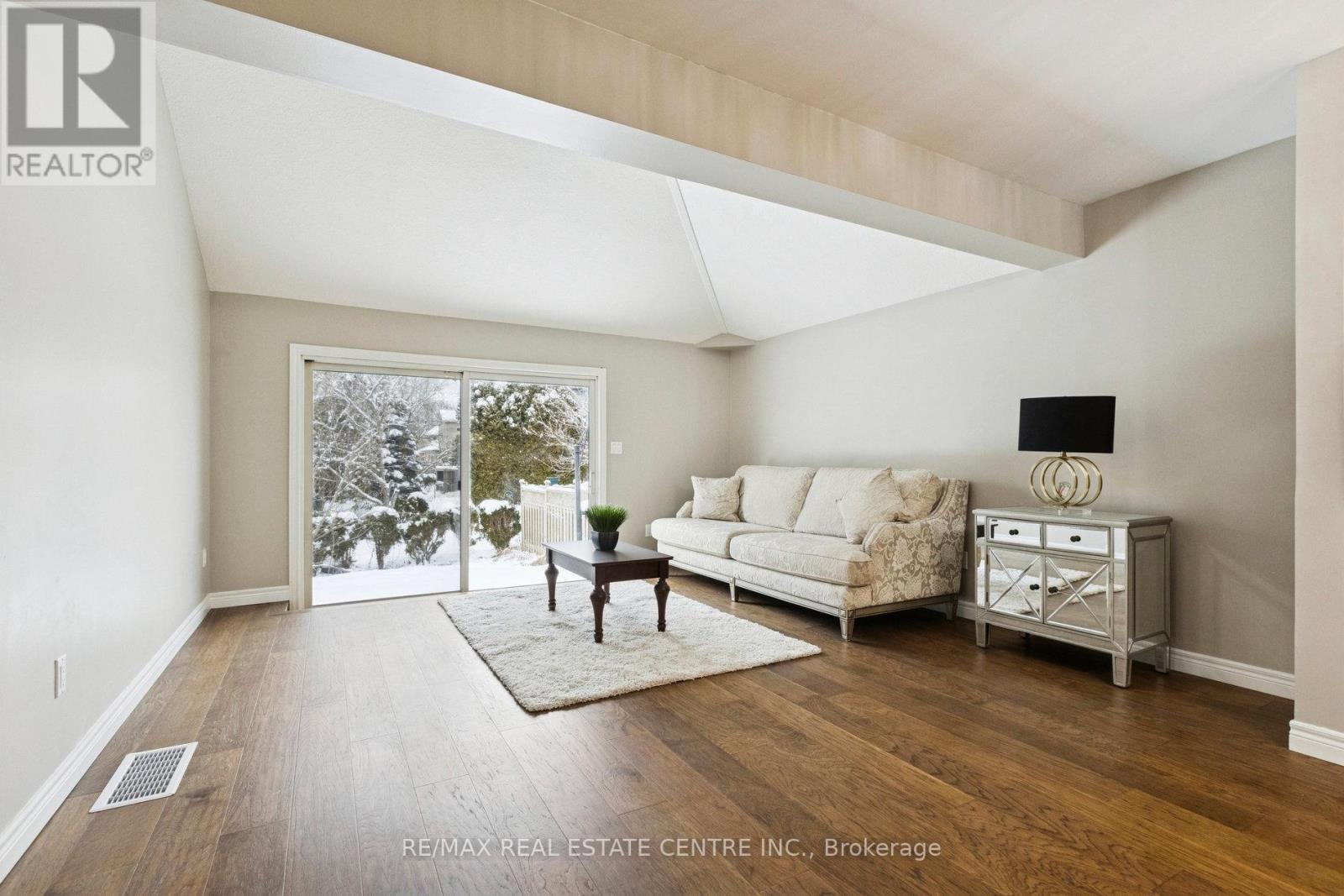 10 Periwinkle Way, Guelph, Ontario  N1L 1H8 - Photo 14 - X12609412