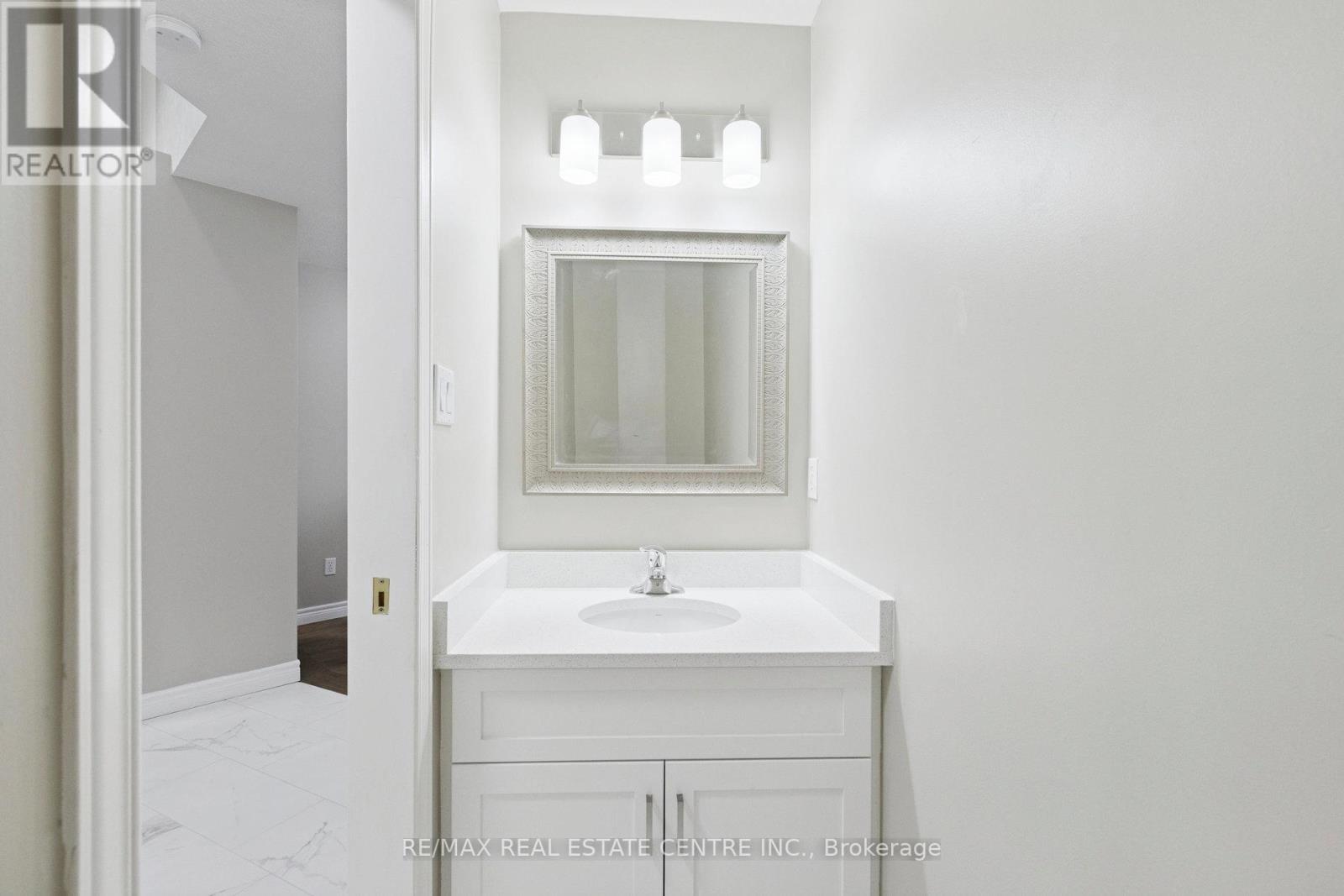 10 Periwinkle Way, Guelph, Ontario  N1L 1H8 - Photo 8 - X12609412