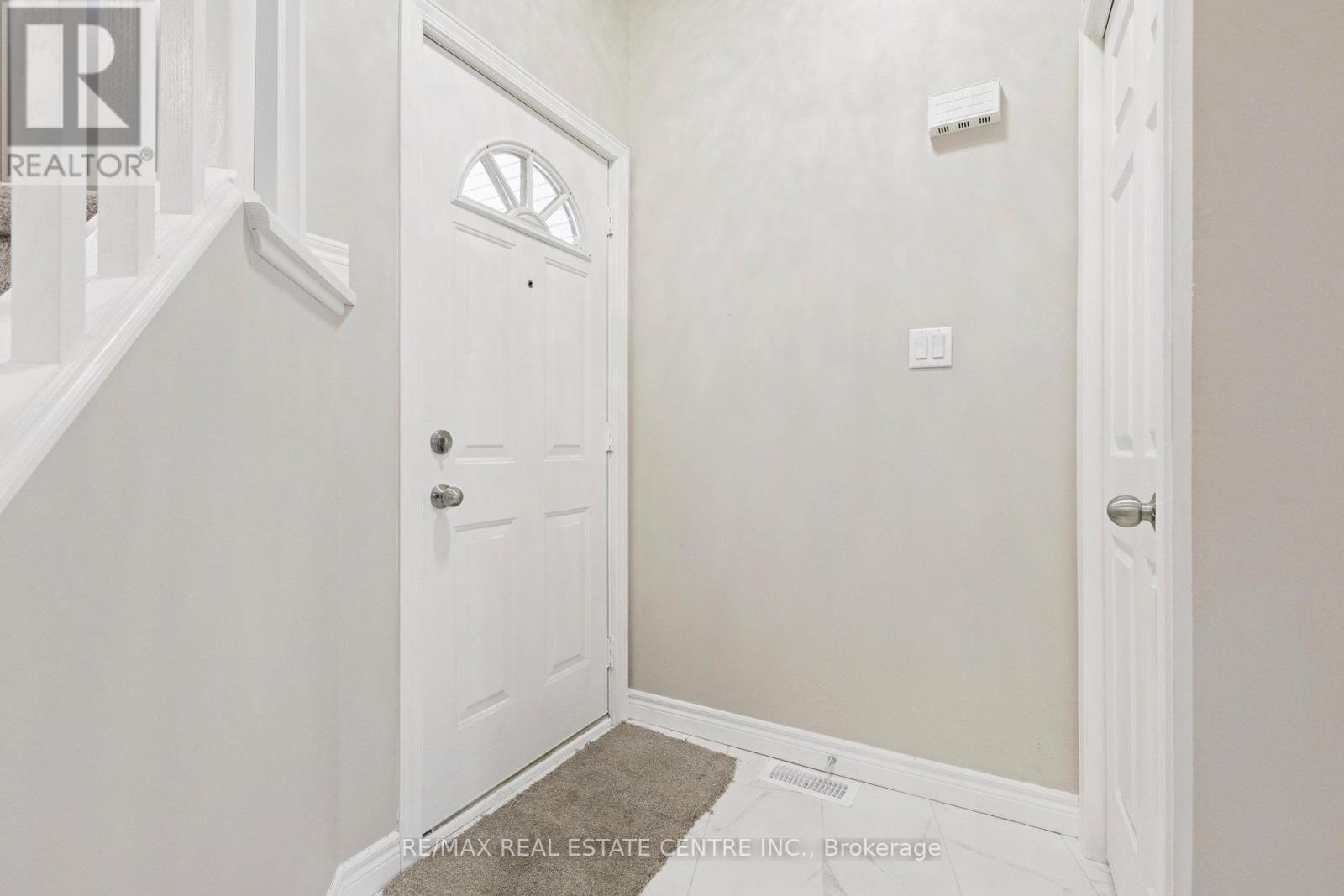 10 Periwinkle Way, Guelph, Ontario  N1L 1H8 - Photo 6 - X12609412