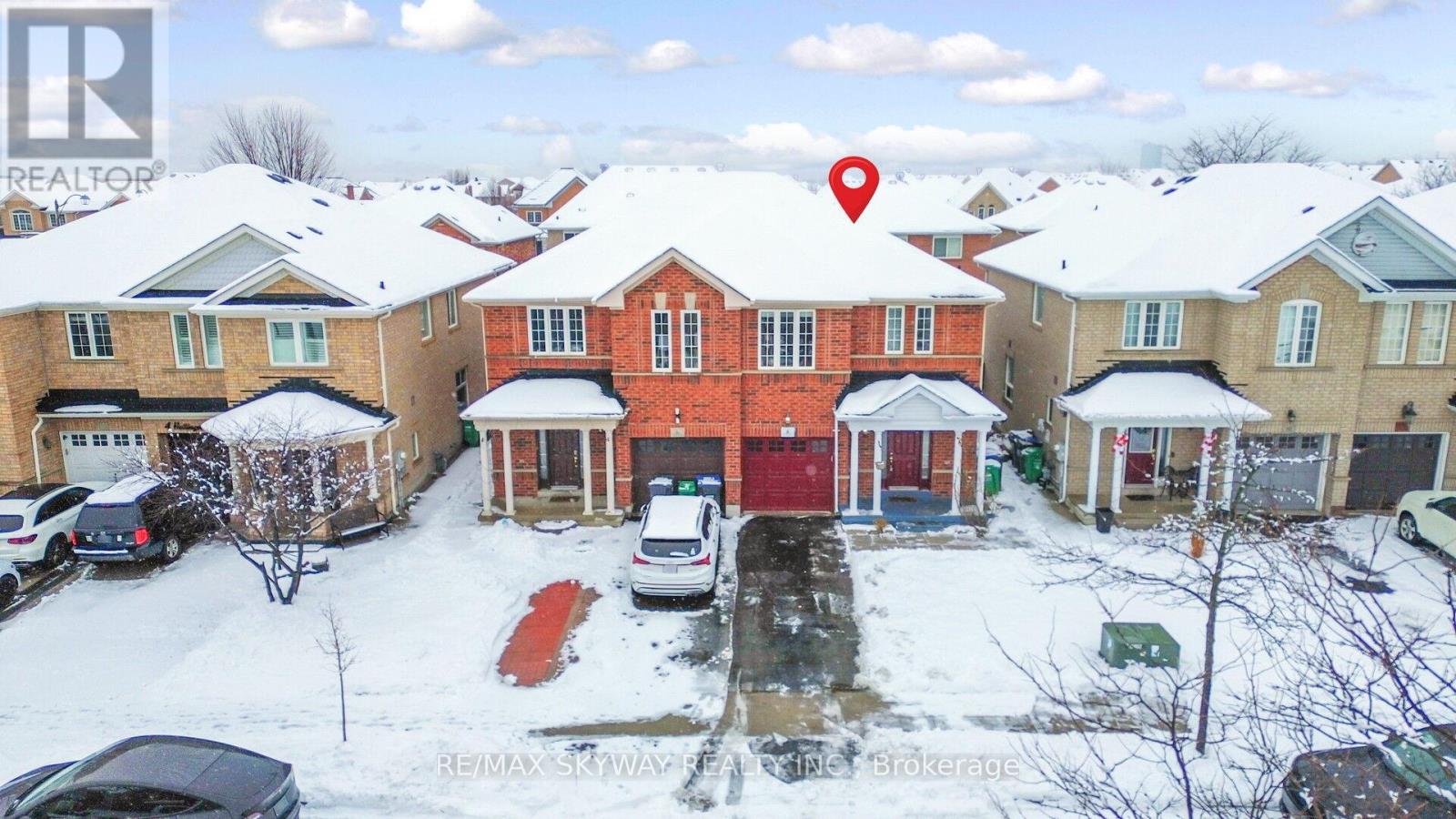 8 Hollingsworth Circle, Brampton, Ontario L7A 0J7 - Photo 2 - W12631816