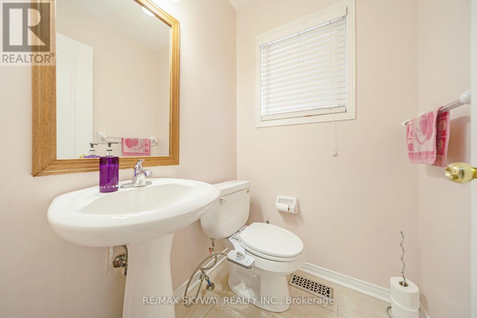 8 Hollingsworth Circle, Brampton, Ontario L7A 0J7 - Photo 22 - W12631816