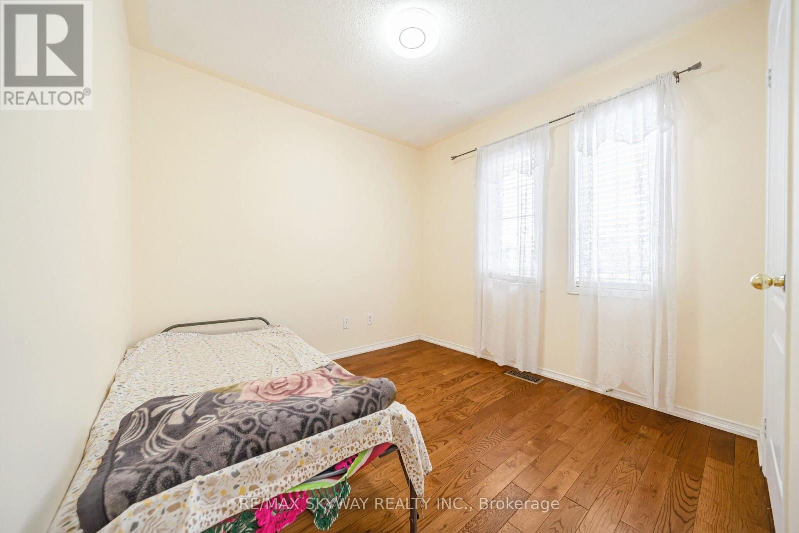 8 Hollingsworth Circle, Brampton, Ontario L7A 0J7 - Photo 26 - W12631816